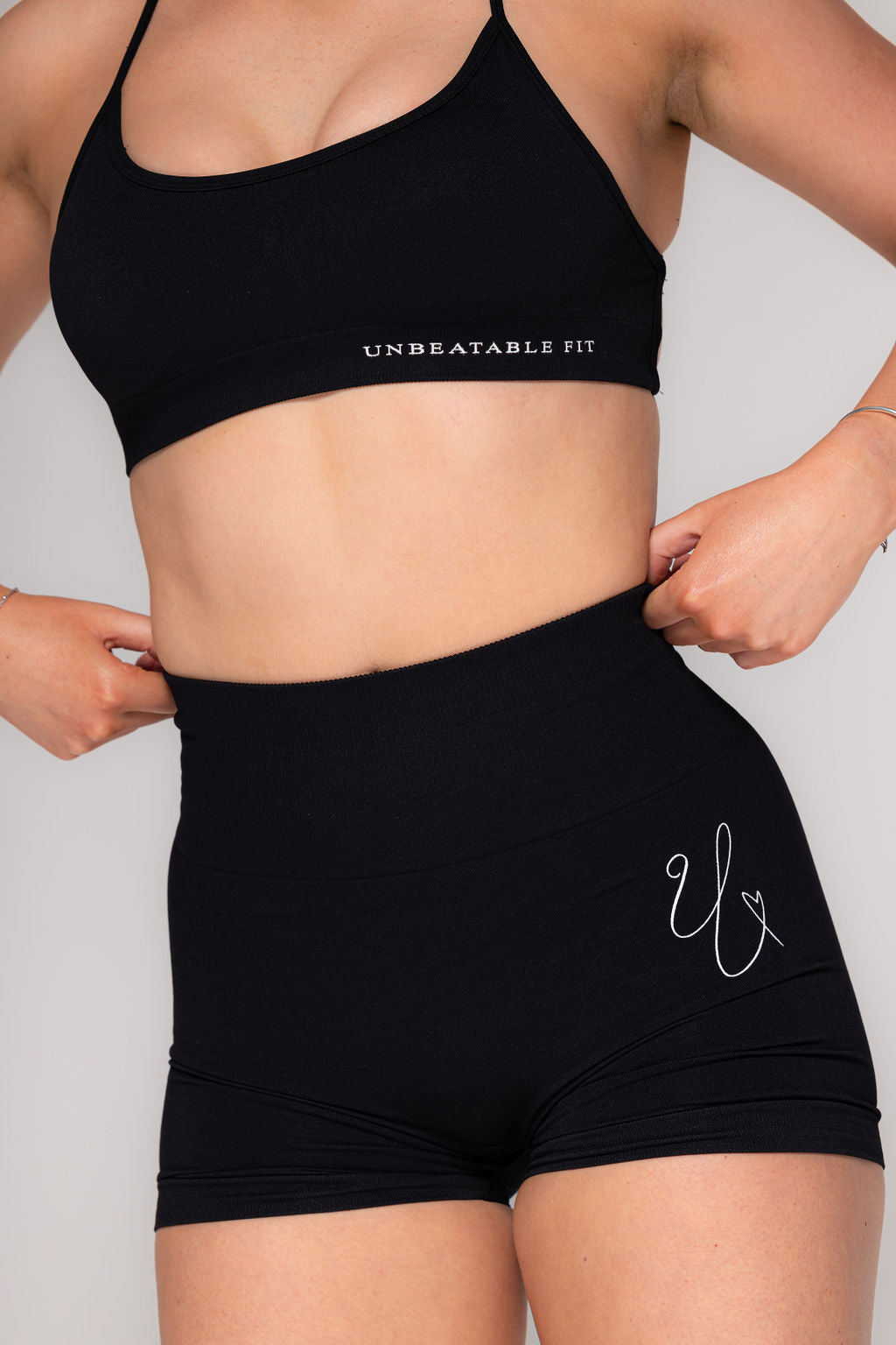 Unbeatable Scrunch Shorts - Black